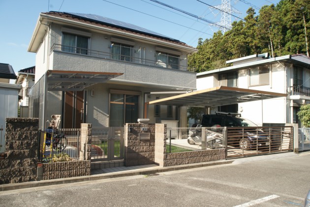車の乗り降りがしやすいカーポートへの外構リフォーム　横浜市栄区　Ｈ様邸