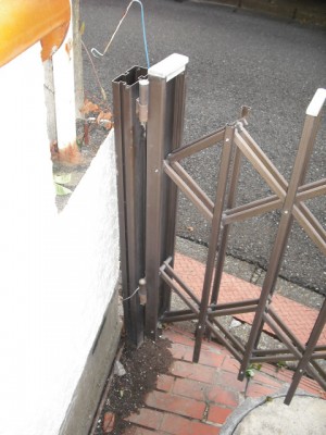 キャップや金具などが劣化していました。
