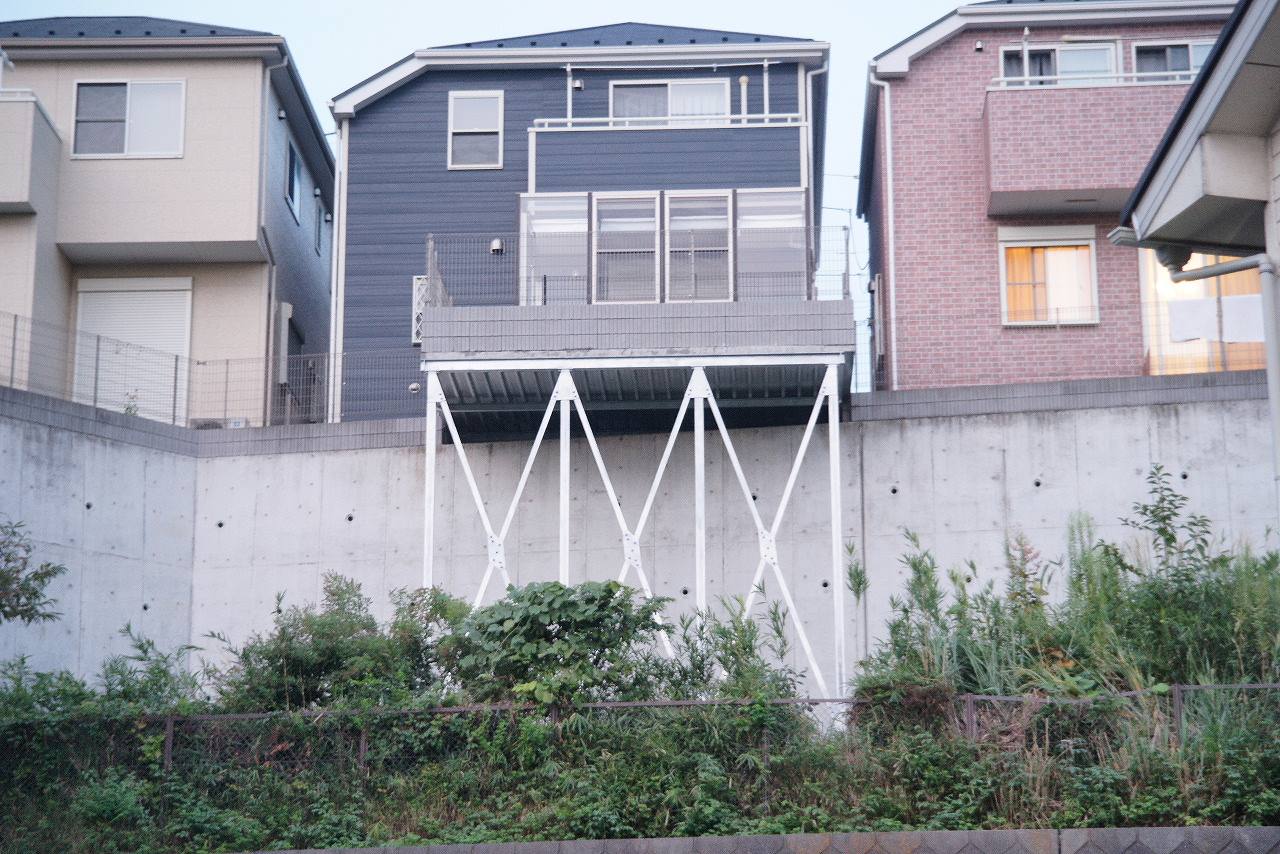 崖の上のガーデンルーム設置工事
