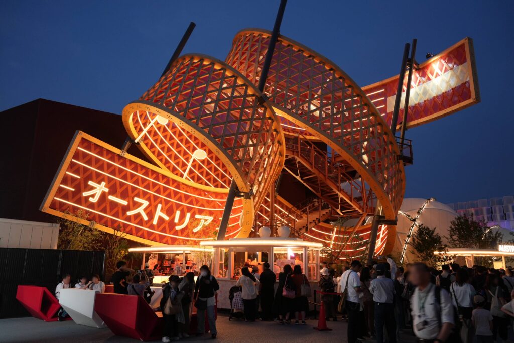 Yamaso 社員旅行2025 大阪 大阪・関西万博 パビリオン 夜景 オーストリア Yamaso 社員旅行2025 大阪 大阪・関西万博 パビリオン 夜景 オーストリア