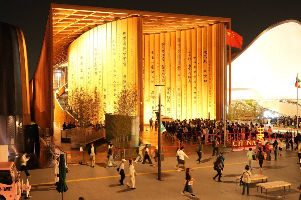 Yamaso 社員旅行2025 大阪 大阪・関西万博 パビリオン 夜景 中国 Yamaso 社員旅行2025 大阪 大阪・関西万博 パビリオン 夜景 中国