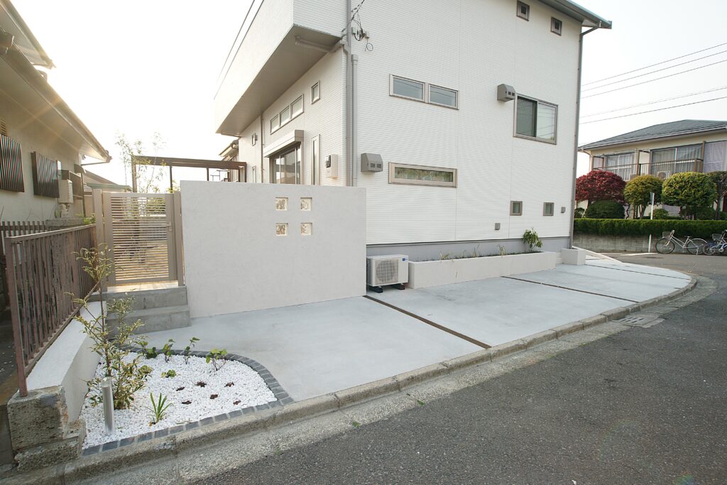 yamasoブログ　インスタ　リール動画　告知　41　駐車場作成　土間コンクリート　植栽帯　砂利敷き