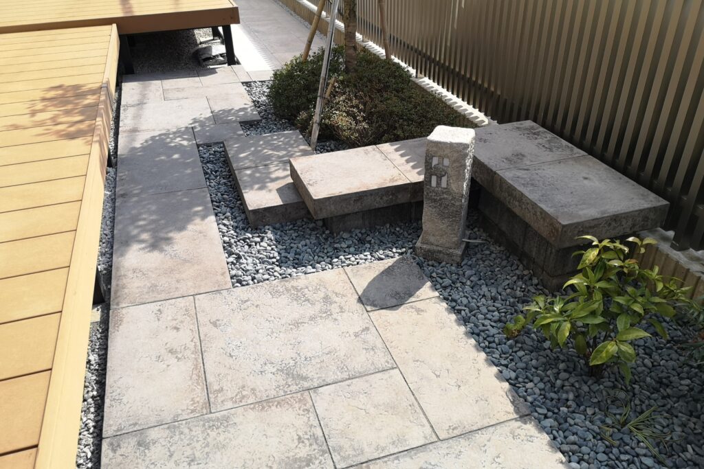 yamasoブログ　インスタ　リール動画　告知　58　大判タイル　和風モダン　庭　和風庭園　植栽帯　砂利敷き　玉砂利　和風ガーデンライト　和風照明