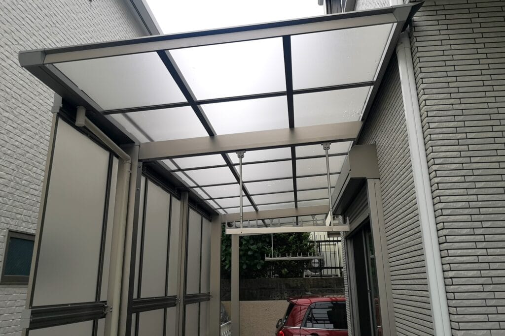 サイドパネル付きテラス屋根設置工事＜横浜市W様邸＞