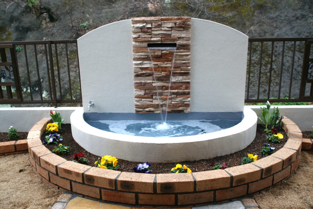 yamasoブログ インスタ リール動画 告知 78 滝とレンガ花壇のガーデンリフォーム 噴水 円形 曲線 丸 植栽帯 yamasoブログ インスタ リール動画 告知 78 滝とレンガ花壇のガーデンリフォーム 噴水 円形 曲線 丸 植栽帯