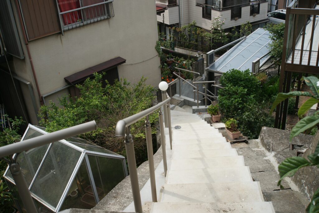 yamasoブログ インスタ リール動画 告知 77 狭小地の駐車場工事 階段作成 螺旋状 手すり設置 階段リフォーム 階段改修 yamasoブログ インスタ リール動画 告知 77 狭小地の駐車場工事 階段作成 螺旋状 手すり設置 階段リフォーム 階段改修