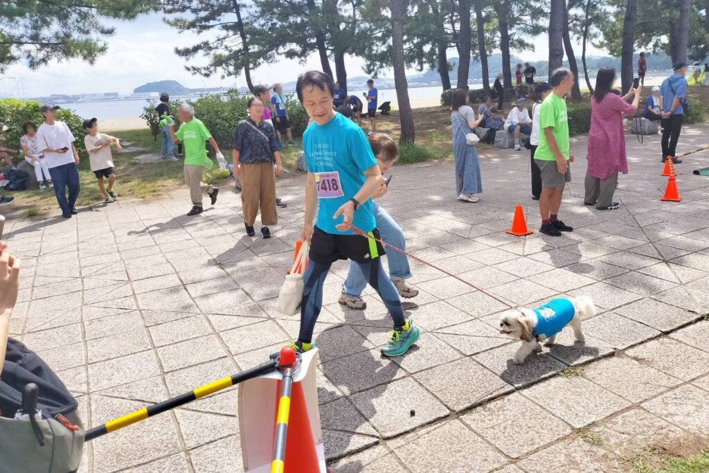 yamasoブログ　山創の健康推進会　横浜海の公園ラン　2025/09/28　第5回横浜海の公園夏マラソン　ドッグRUNRUN　スタート　1.5キロ