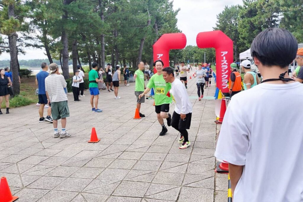 yamasoブログ　山創の健康推進会　横浜海の公園ラン　2025/09/28　第5回横浜海の公園夏マラソン　たすき　襷　リレー　バトンタッチ