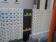 18 アプローチ横 角柱設置 92998e72cfd6a63ce46f7f73c7018359