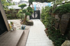玄関アプローチ