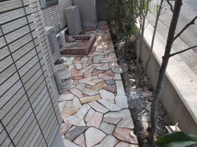 立水栓周りの石張り 立水栓周りの石張り