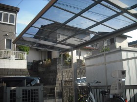 サイクルポート屋根の組み立て