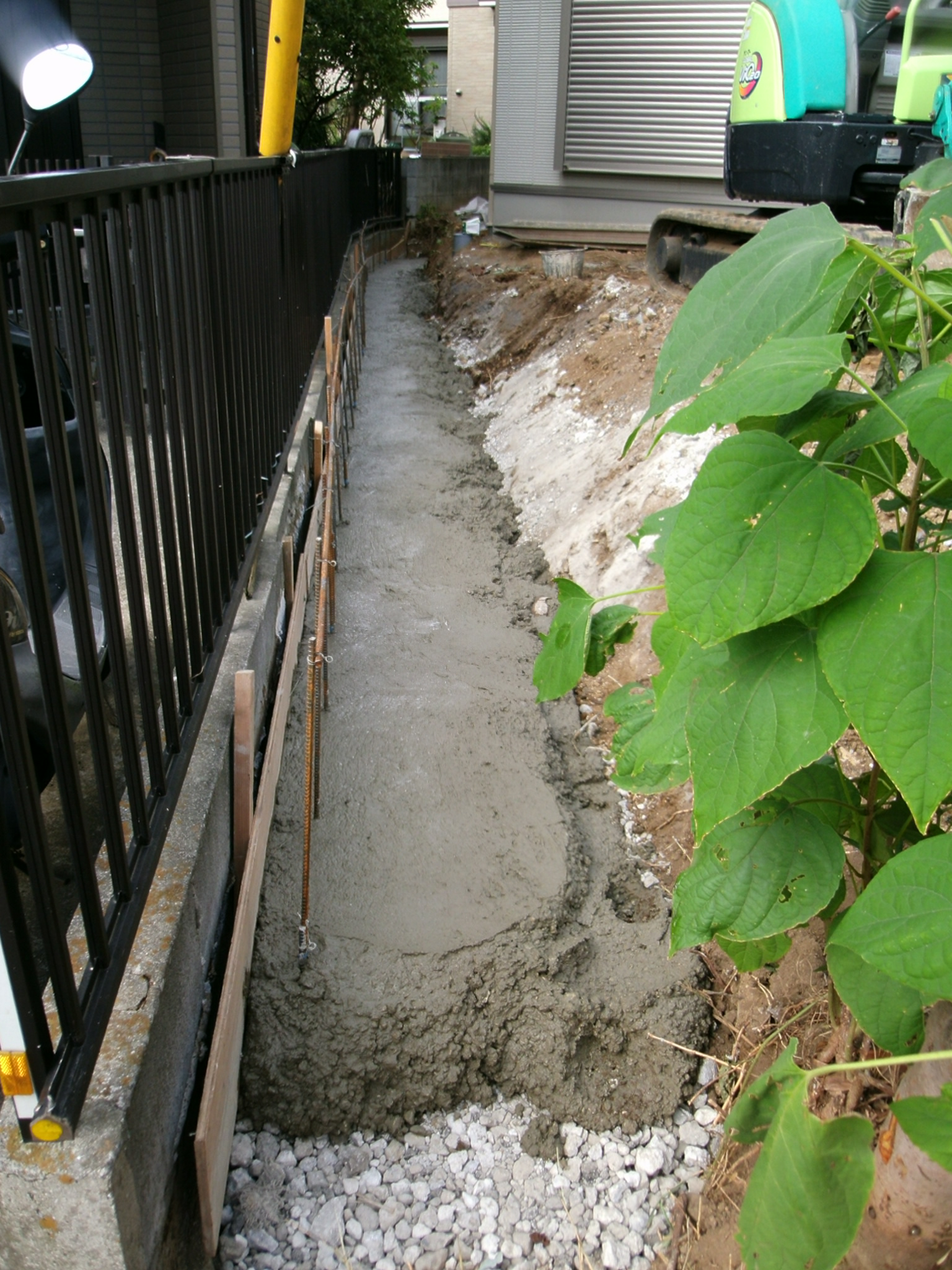 ブロック基礎工事 石張りの門壁のある新築エクステリア 横浜市戸塚区y様邸新築外構工事vol 2 横浜市のエクステリア 外構 Yamaso