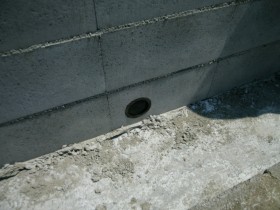 横浜市青葉区外構工事 ブロック水抜き穴